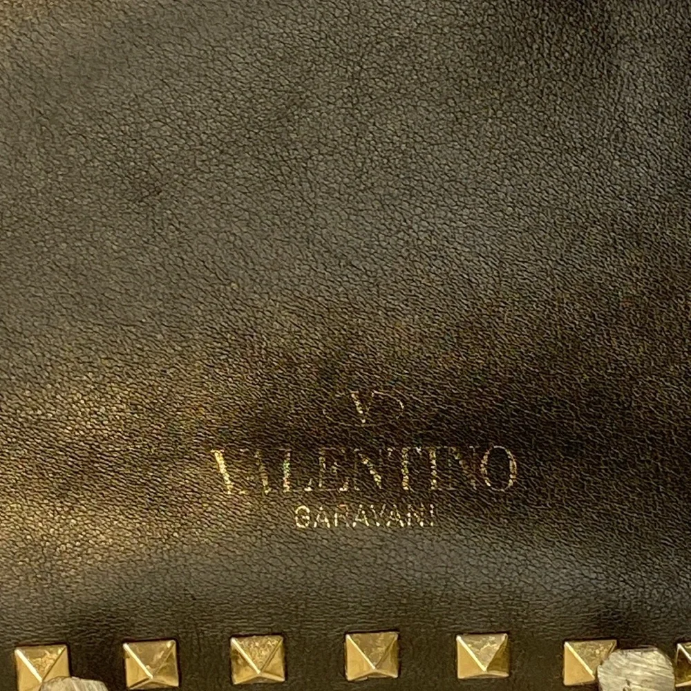 Valentino Garavani Rockstud Black Leather Pouch - Picture 2 of 11
